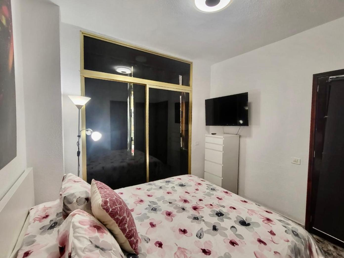 Affordable Holiday Accommodation For Large Families And Groups At Las Canteras Beach With 3 Bedrooms And Free Parking Las Palmas de Gran Canaria Exterior foto